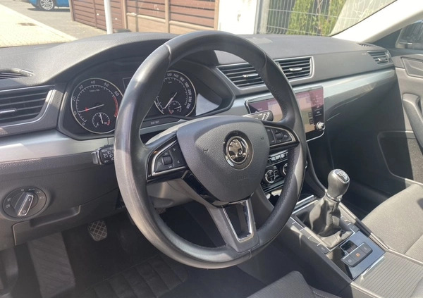 Skoda Superb cena 76900 przebieg: 136000, rok produkcji 2018 z Brzeg Dolny małe 211